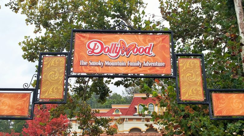 Dollywood Welcome-Sign